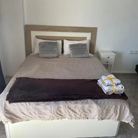 Апартаменти 19th Floor & Sea View *